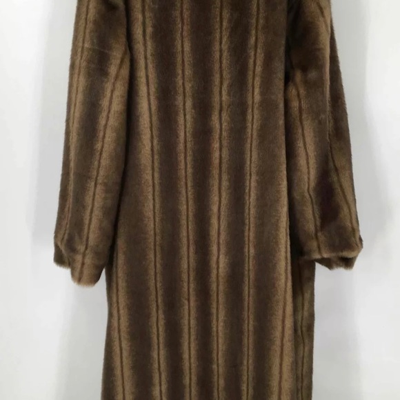 Fully reversible faux fur coat - Picture 6 of 10